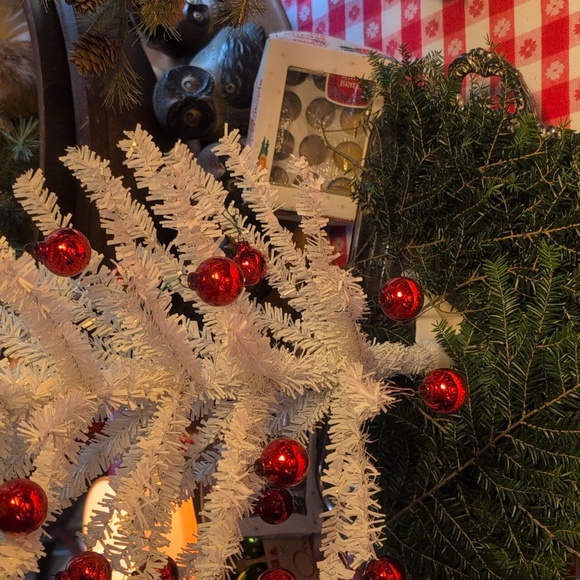 "24"Shiny Brite Holiday Ornaments, Boxes,Feather Tree&Felt Santa Hat Tree Topper - Picture 6 of 15